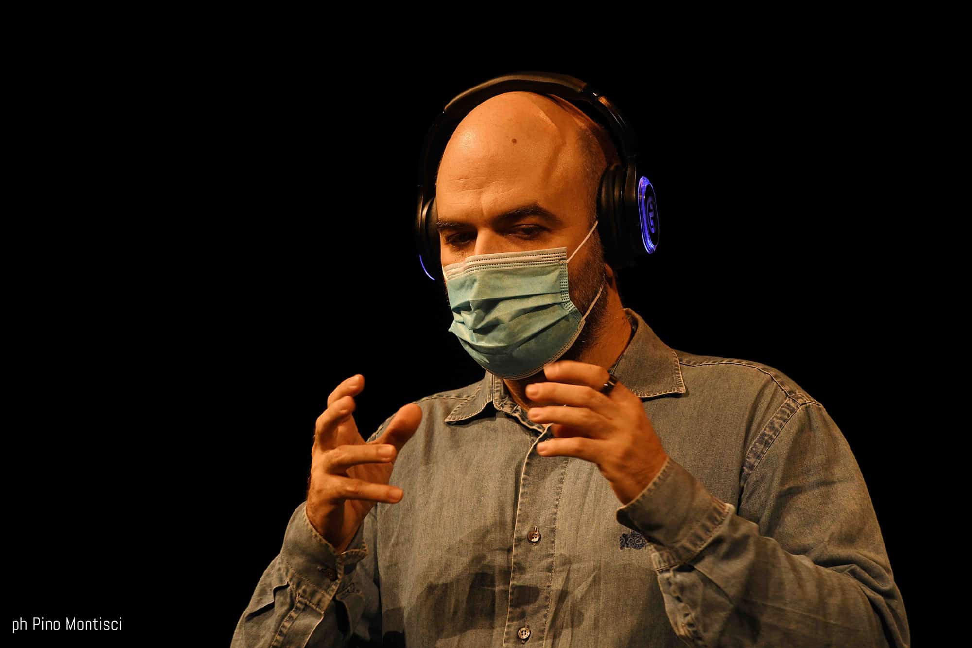 Le mani sul mondo Roberto Saviano – Le mani sul mondo im Piccolo Teatro Strehler