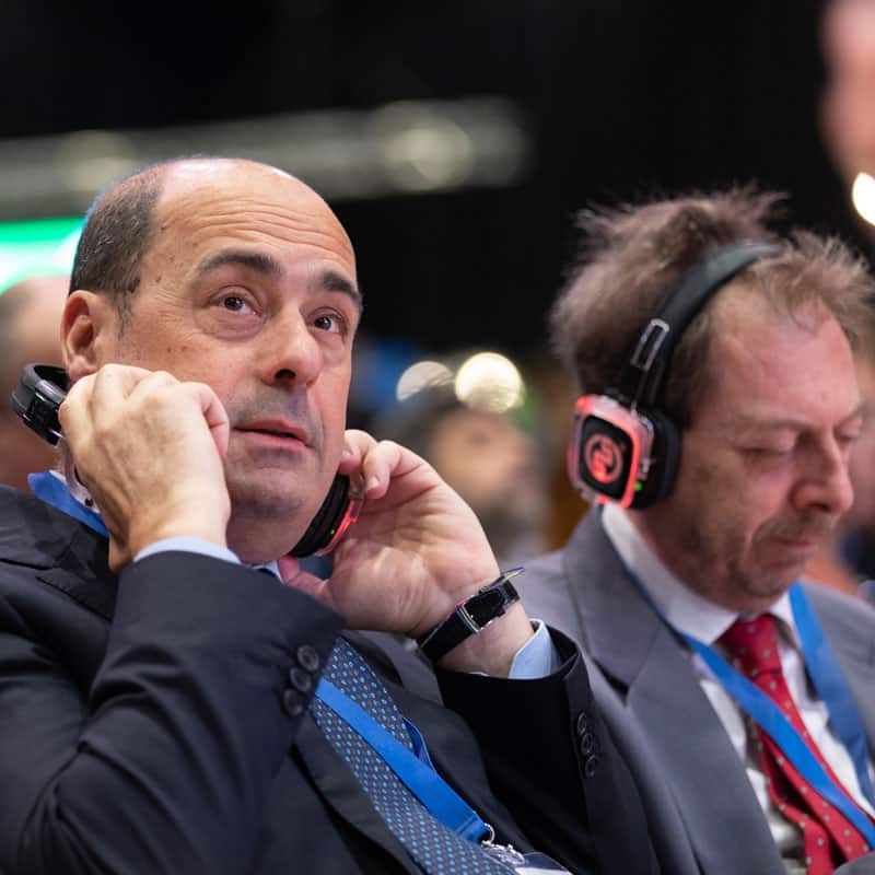 Zingaretti – Silentsystem Nicola Zingaretti mit kabellosen Silentsystem-Kopfhörern bei einer offiziellen Veranstaltung