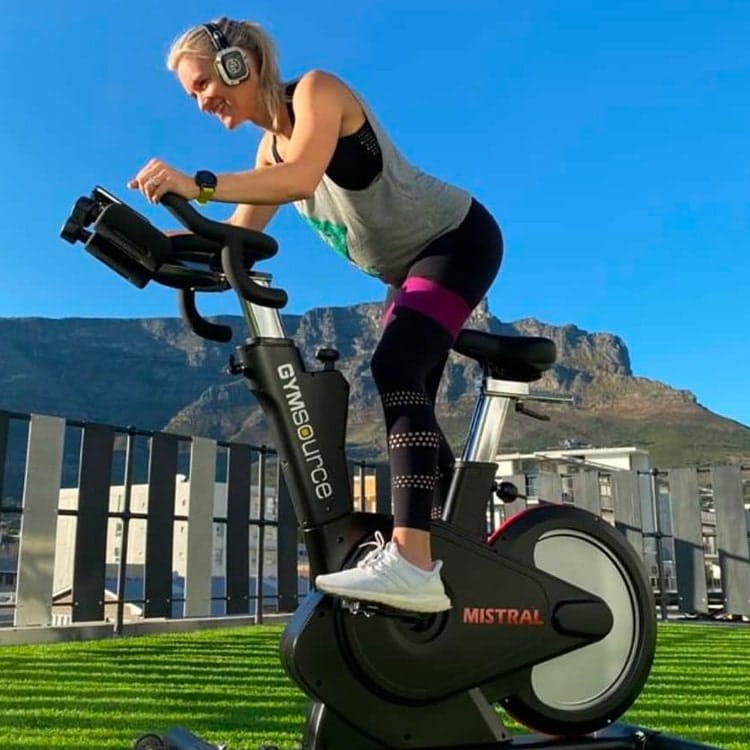 Silent Indoor-Cycling mit kabellosen Kopfhörern