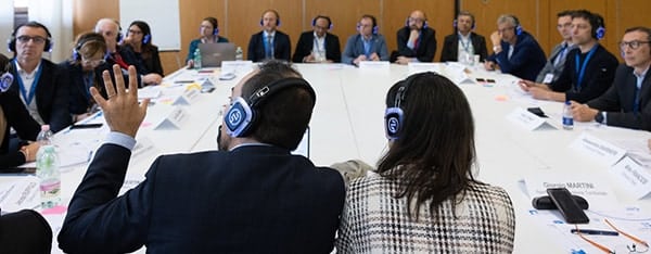 conferenze-congressi Kongress mit kabellosen Kopfhörern und Simultandolmetschen von Silentsystem