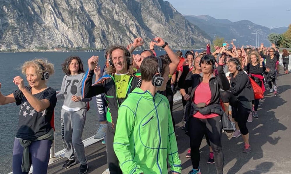 Silent Walk, Gruppenspaziergang mit kabellosen Kopfhörern von Silentsystem