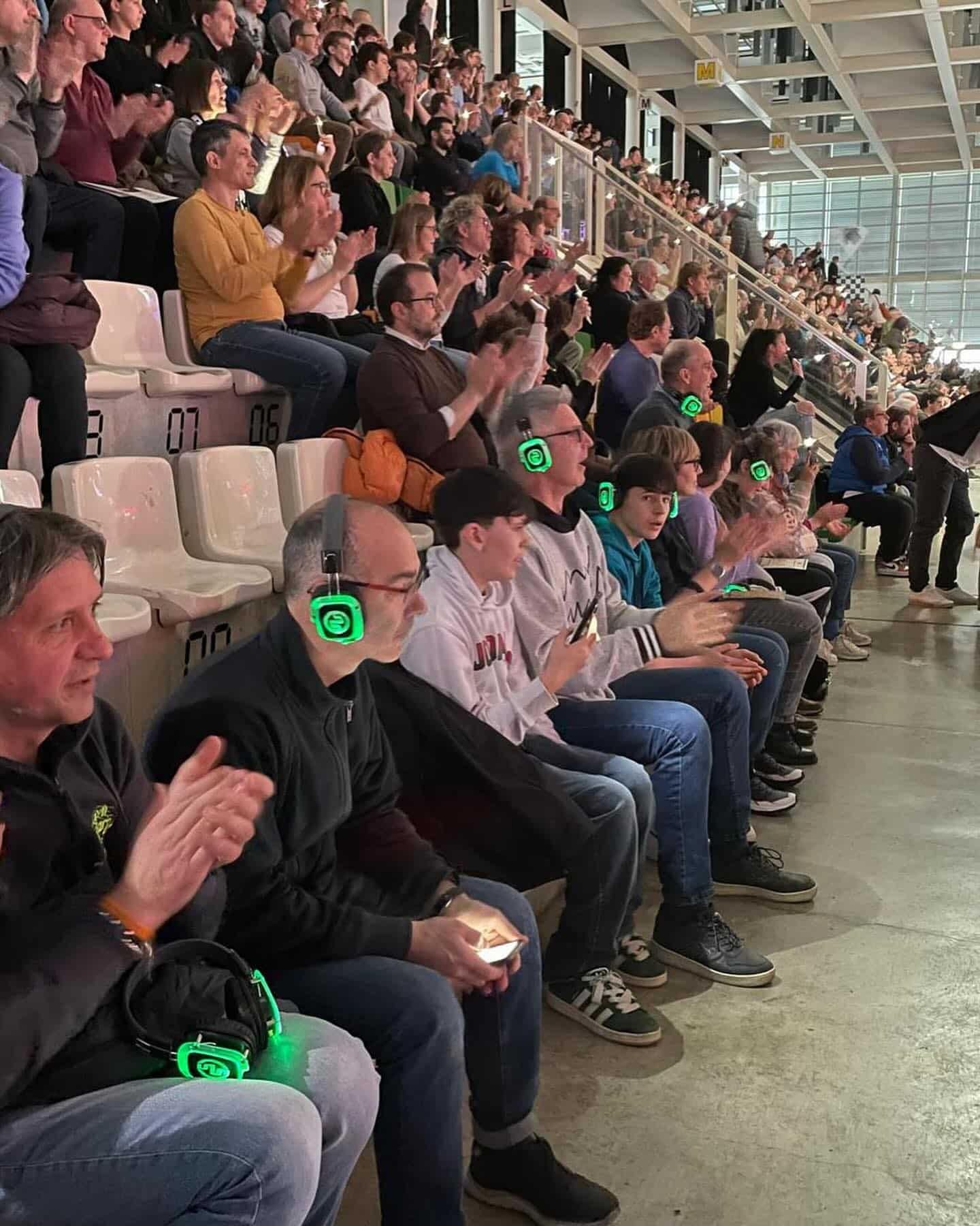 basket-calcio-telecronaca-cuffie-silentsystem Livekommentar mit kabellosen Silentsystem-Kopfhörern bei Basketball und Fußball – Inklusionsprojekt A.M.O.