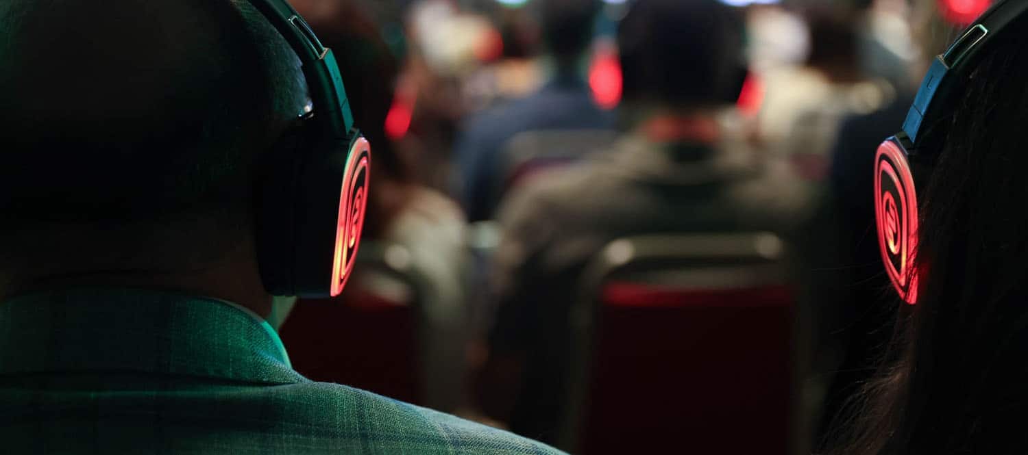 conferenze-cuffie-multicanale Konferenzen mit mehreren Sälen und Funkkopfhörern