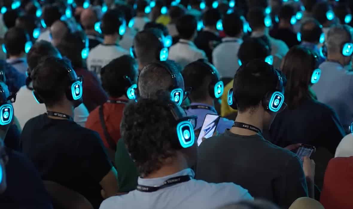 AWS conferenza Silent AWS Summit Milano – über 5.000 kabellose Kopfhörer für Konferenzen