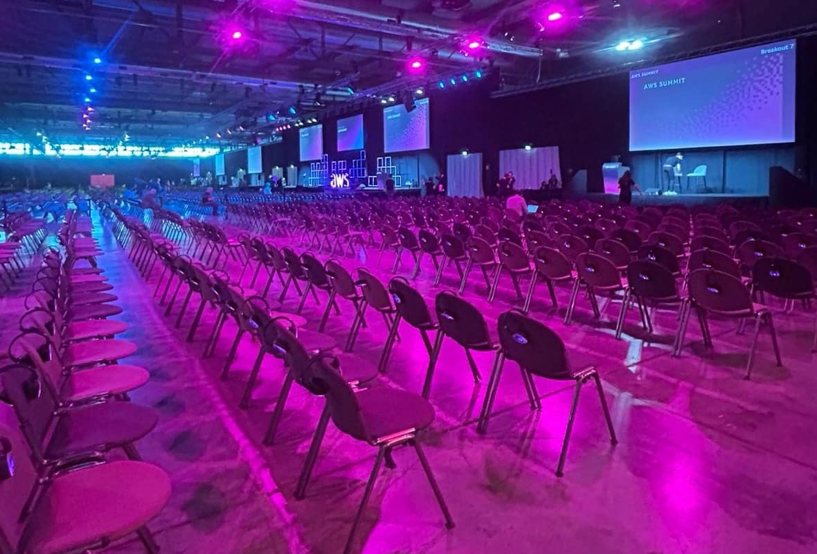 AWS Milano AWS Summit Milano – kabellose Silentsystem-Kopfhörer in der Fiera Milano Rho