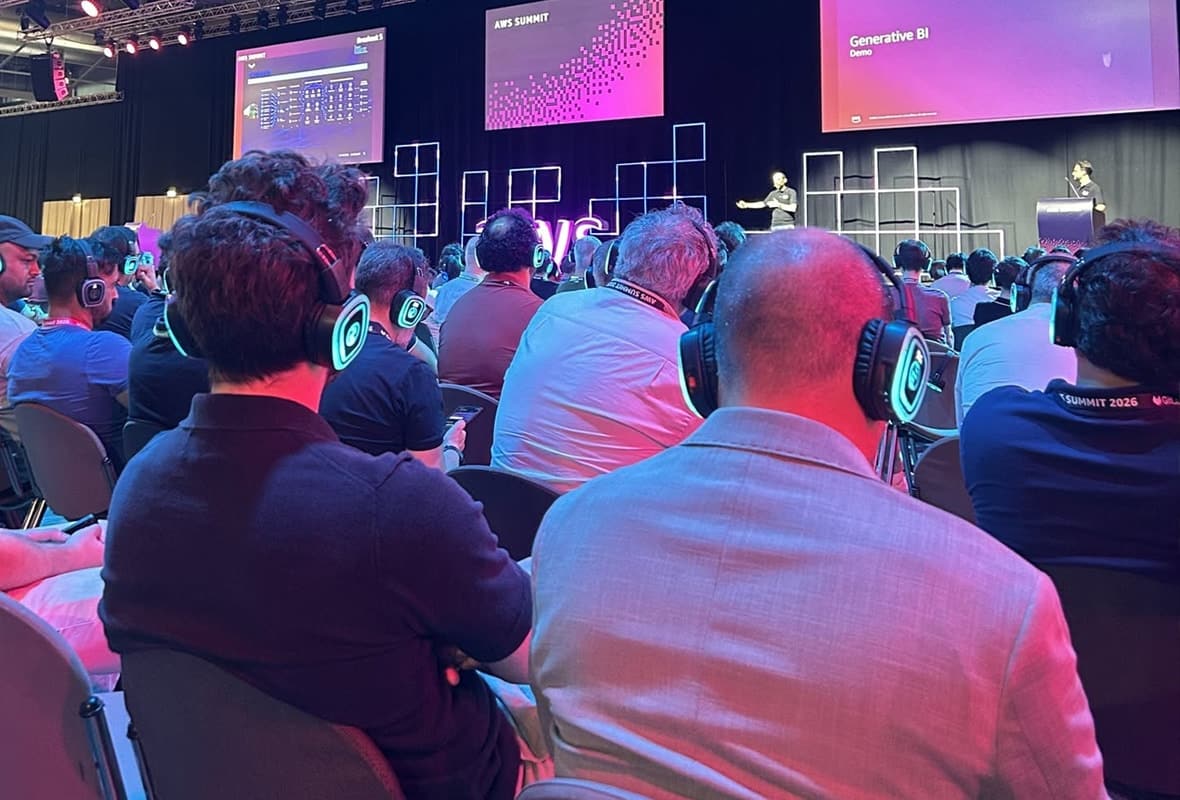 Cuffie multicanale conferenze AWS Summit Milano – mehrkanaliges RF-Audiosystem von Silentsystem